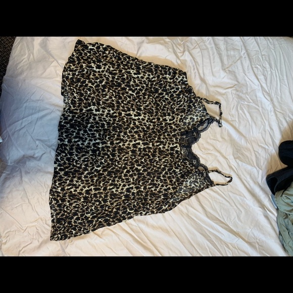 Cheetah Print V Neck Lace Tank Top - Picture 2 of 4